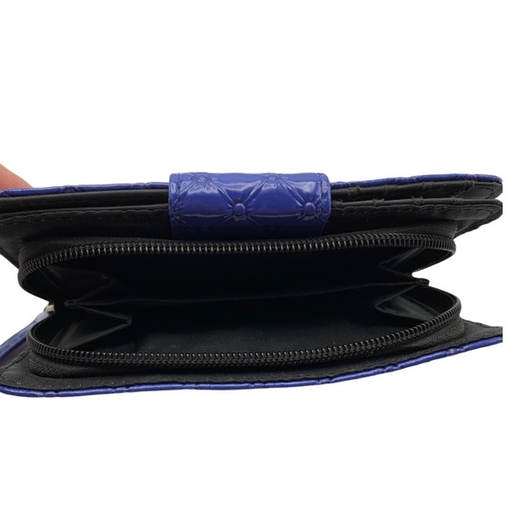 Kenneth Cole Blue Wallet. - Picture 5 of 6